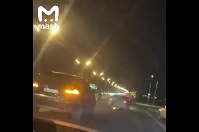 Пьяная россиянка проехалась в горящей машине и попала на видео