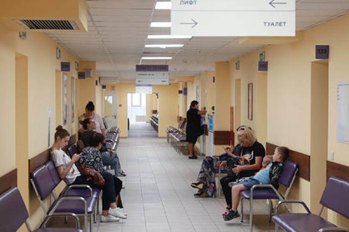 Россиянам захотели разрешить обращаться в поликлиники без полиса ОМС