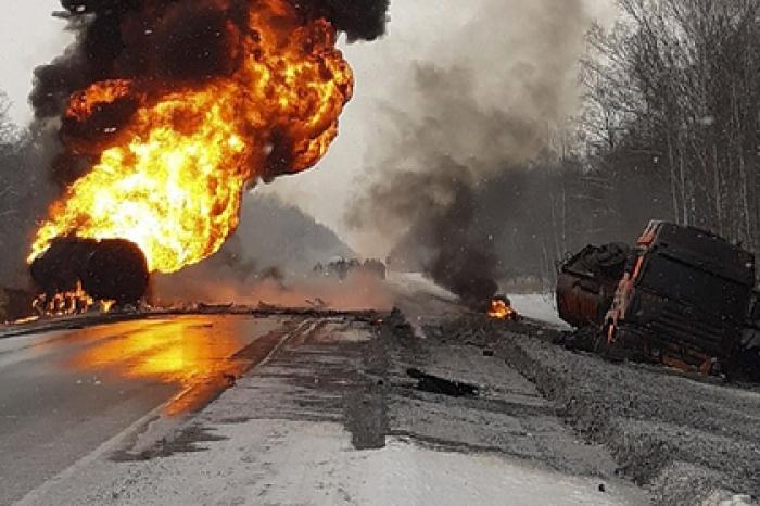 Россиянин сгорел в аварии c двумя бензовозами