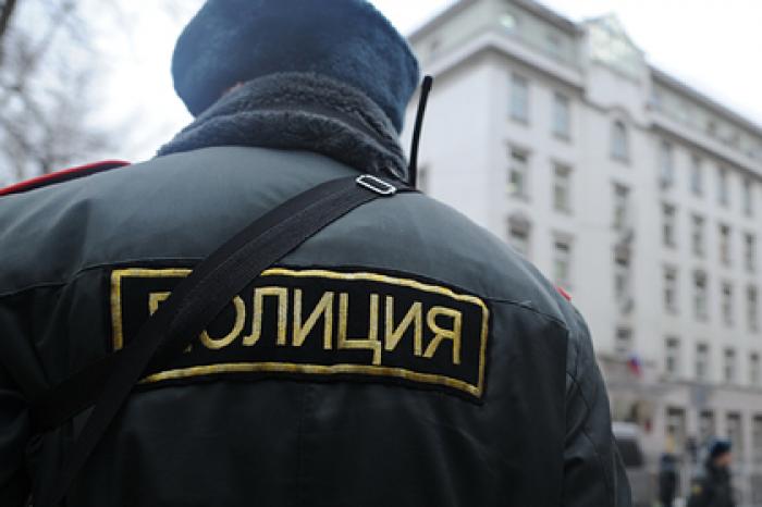 Российские школьники взломали монитор в ТЦ и запустили жесткое порно