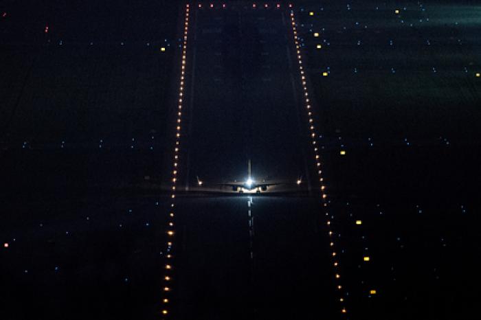 Российских пилотов пытались ослепить лазером при посадке самолета