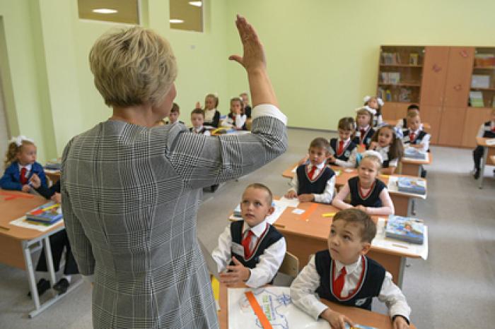 Российским учителям захотели повысить зарплату