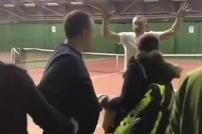 Российский волейболист едва не устроил драку на детском турнире