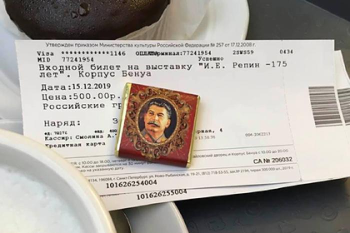 Русский музей оправдался за продажу шоколадок с портретом Сталина