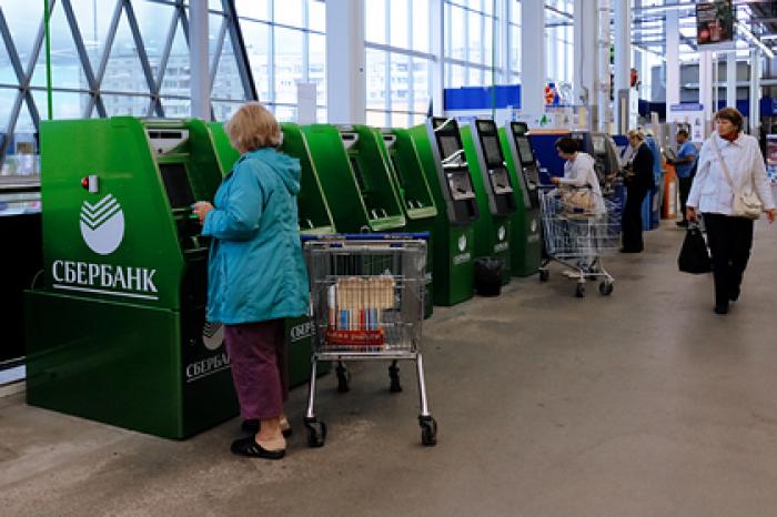 Сбербанк внедрил в банкоматы функцию возврата забытых денег