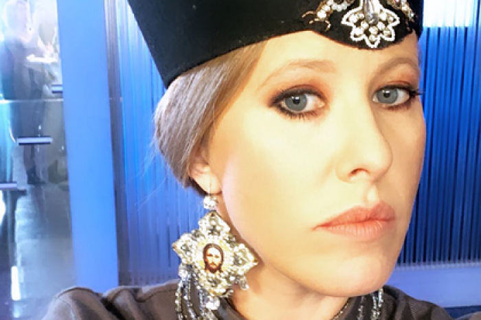 Собчак назвали богохульницей за серьги с ликом Христа