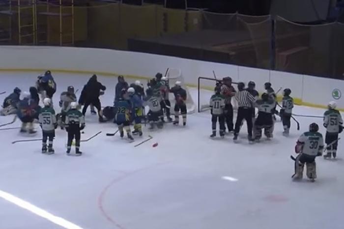 Украинский тренер подрался с 11-летними хоккеистами команды соперника