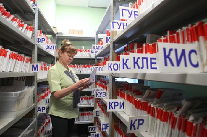 В российской больнице заменили медкарты браслетами со штрих-кодами