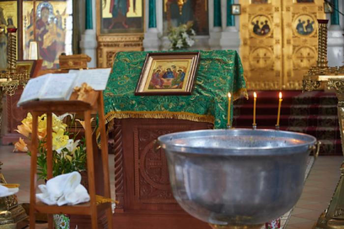 В РПЦ объяснили снятие запрета на крещение иностранными именами