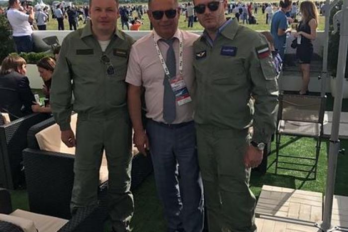 Бывшего главу украинского завода раскритиковали за фото в российской форме