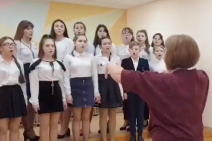 Детский хор встретил Путина песней «Как хорошо, что ты кому-то нужен»