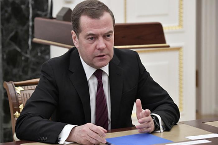 Медведев назвал снюс гадостью