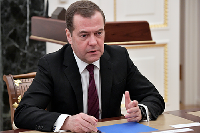 Медведев прямо перед отставкой потратил 127 миллиардов рублей