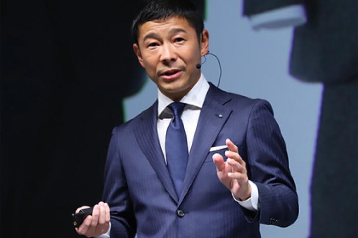 Миллиардер отыщет возлюбленную в собственном телешоу и отправится с ней к Луне