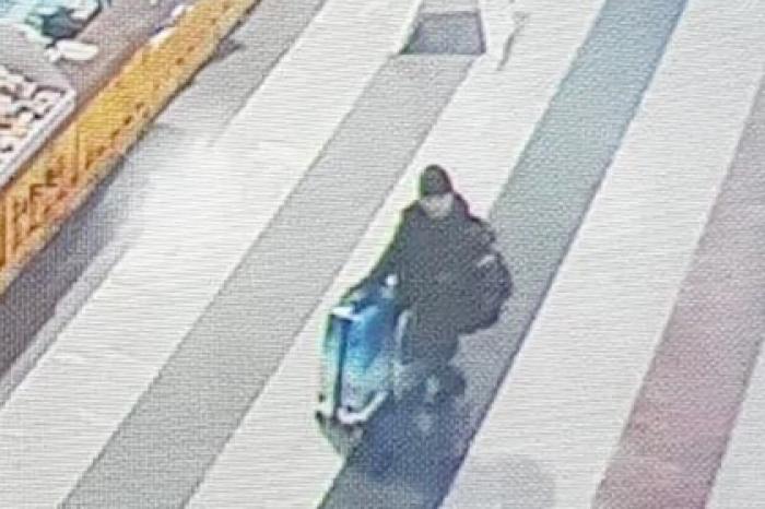 Оставивший двоих детей в Шереметьево россиянин сам пришел к следователям