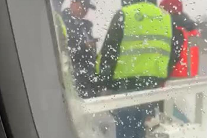 Появилось видео из аварийно севшего из-за угрозы взрыва российского самолета