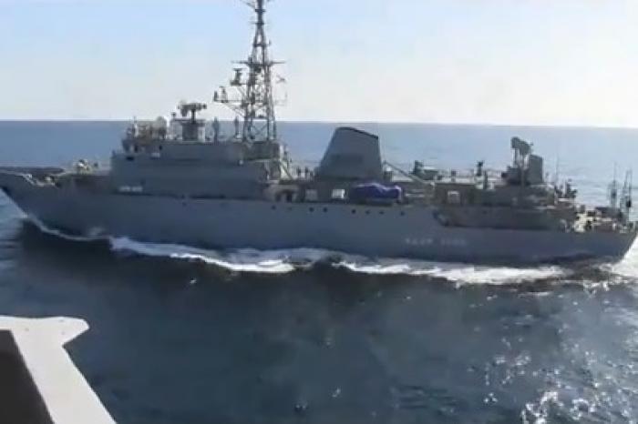 Появилось видео опасного сближения российского корабля с эсминцем США