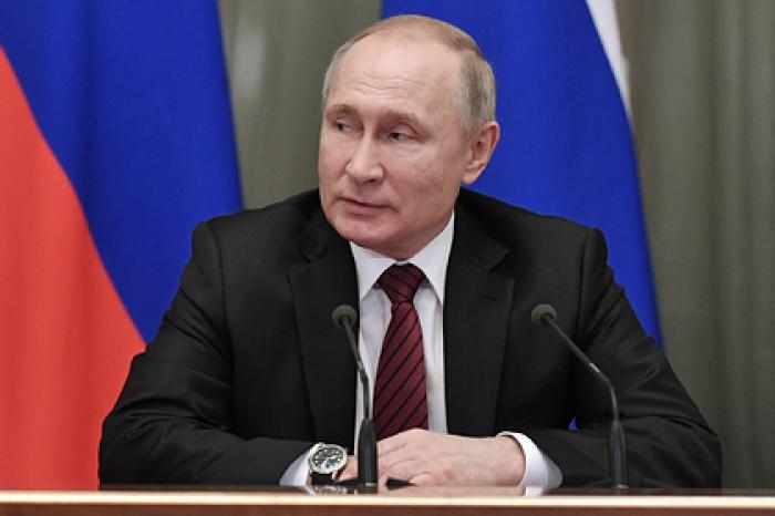 Путин дал месяц на решение проблемы с незарегистрированными лекарствами
