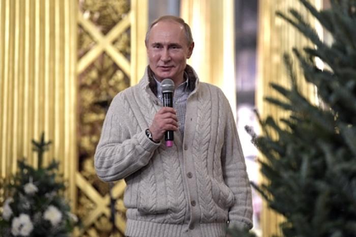 Путин передал собору в Санкт-Петербурге икону