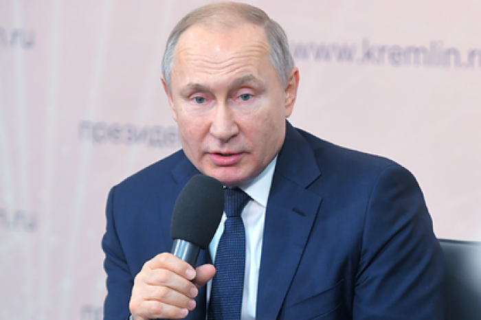 Путин предложил закупать в школы местные продукты