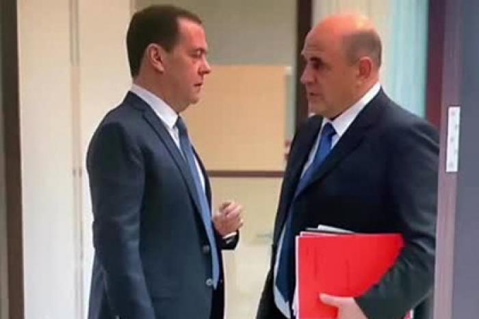 Разговор Медведева с Мишустиным перед встречей с Путиным попал на видео