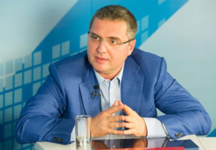 РЕНАТО УСАТЫЙ СЧИТАЕТ, ЧТО ВЛАД ПЛАХОТНЮК МОГ ПОТЕРЯТЬ ВЛАСТЬ НАМНОГО РАНЬШЕ КРИЗИСА 2019 ГОДА
