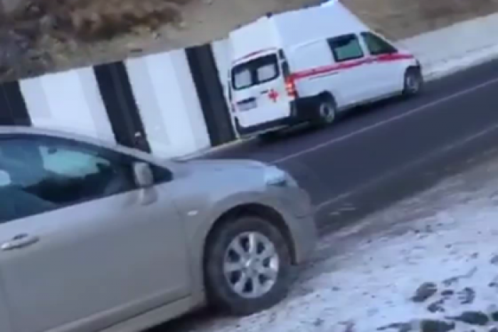 Скорая помощь насмерть сбила восьмилетнего мальчика на российской трассе