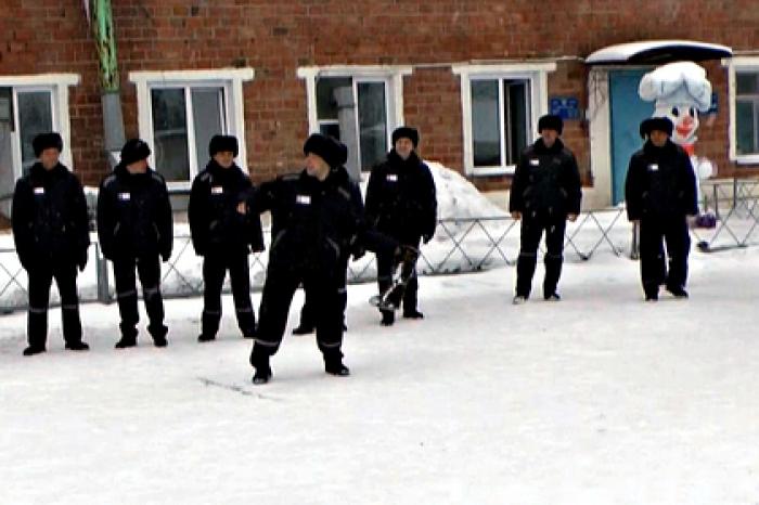 Стали известны подробности метания валенка в российской колонии