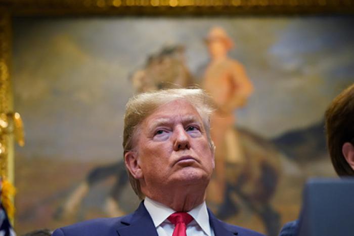 Трамп потребовал от Apple разблокировать телефоны преступников