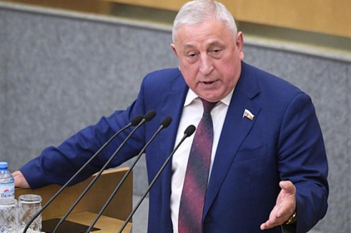 В Госдуме захотели видеть Путина на Мавзолее