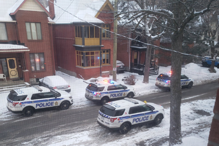 В столице Канады неизвестный открыл стрельбу и ранил много людей