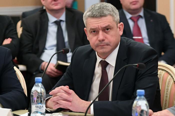 Замену дыр в школьных туалетах на унитазы без кабинок объяснили