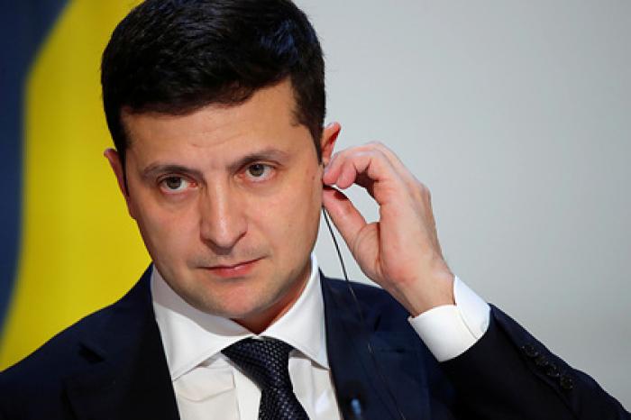 Зеленский назвал версию о ракетной атаке на упавший самолет недоказанной
