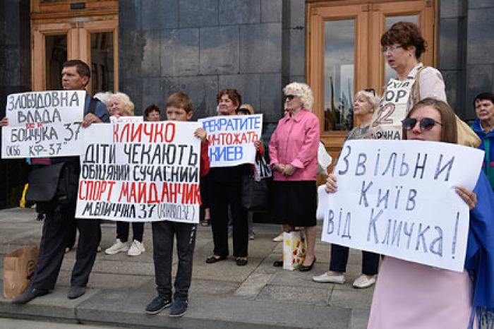 Зеленский пообещал уволить Кличко