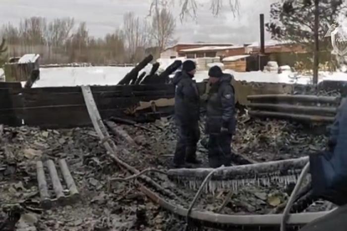 Бабушка и трое детей сгорели в частном доме