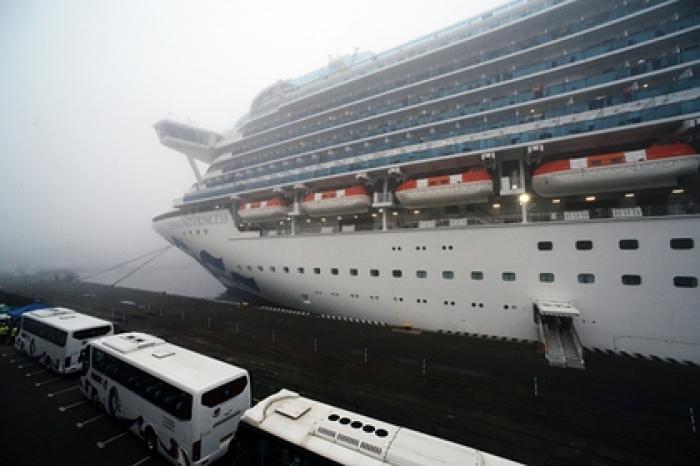 Число инфицированных на лайнере в Японии превысило 200