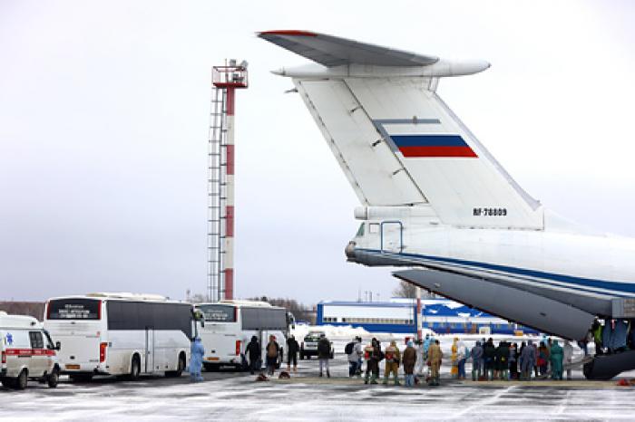 Эвакуированные из Китая россияне попросили врачей привезти им пива