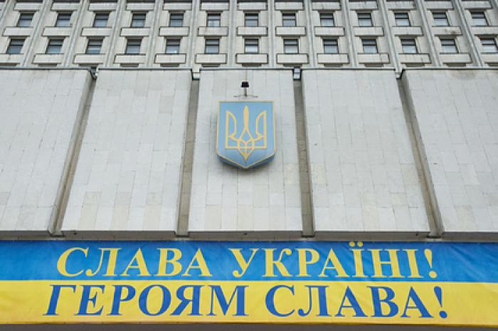 Киев прокомментировал слухи об отмене воинского приветствия «Слава Украине!»