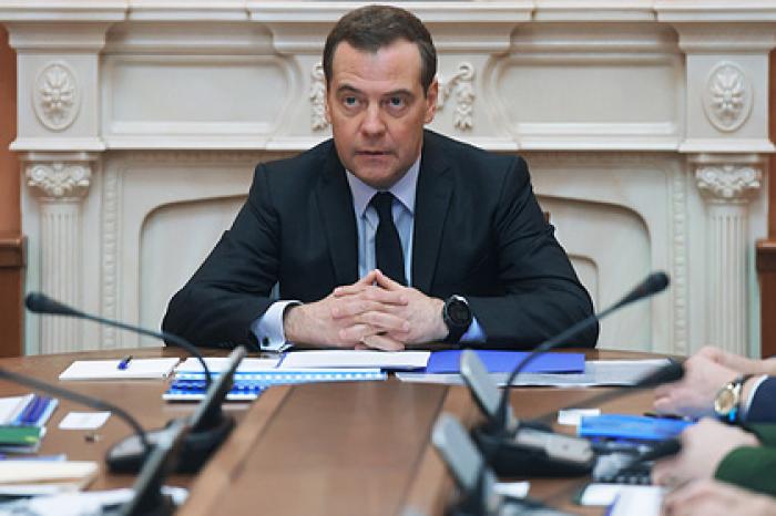 Медведев рассказал о приходе в политику благодаря Собчаку