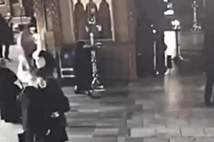 Момент нападения россиянина на храм попал на видео