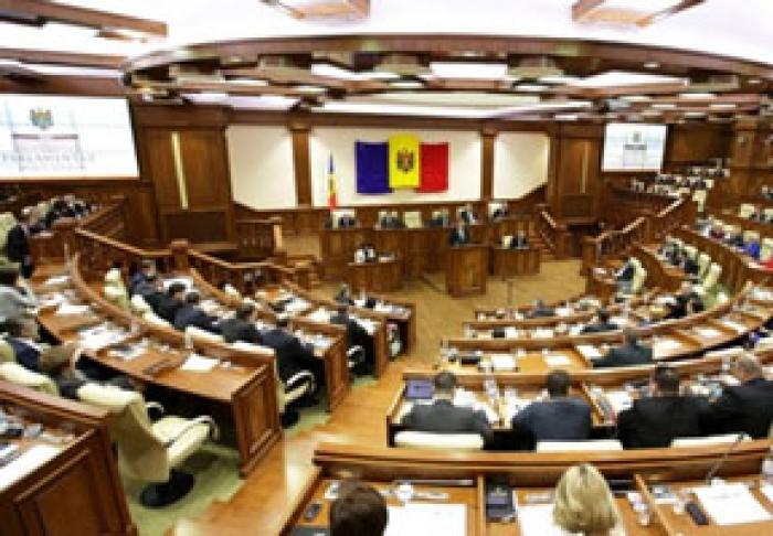 ОПРОС: В ПАРЛАМЕНТ МОЛДОВЫ ПРОХОДЯТ ОТ ТРЕХ ДО ПЯТИ ПАРТИЙ