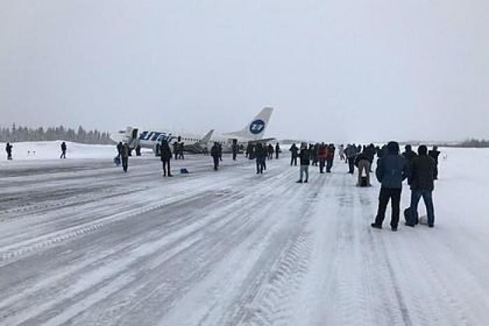Пассажир рассказал о жесткой посадке самолета в Усинске