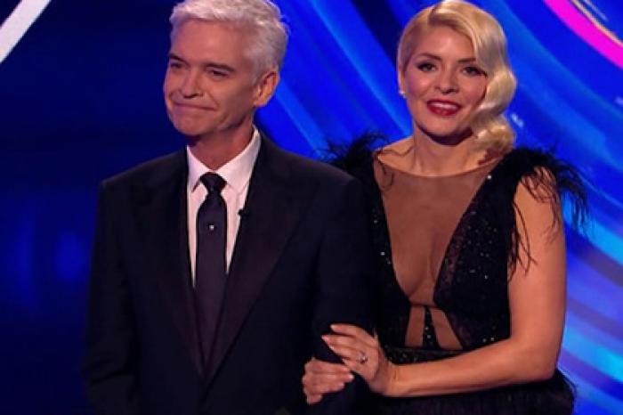 Признавшего гомосексуальность ведущего назвали легендой и осыпали аплодисментами