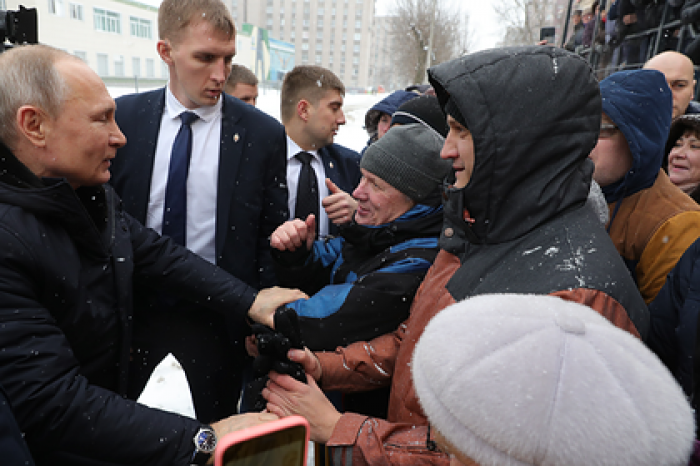 Путин остановил кортеж ради замерзших россиян