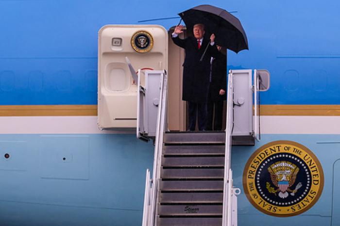 Раскрыт новый бело-сине-красный дизайн для самолета Трампа