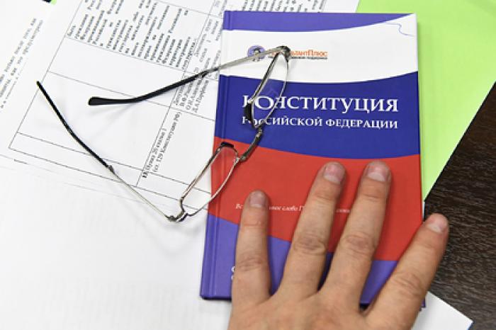 Россиянам захотели дать дополнительный выходной для голосования по Конституции