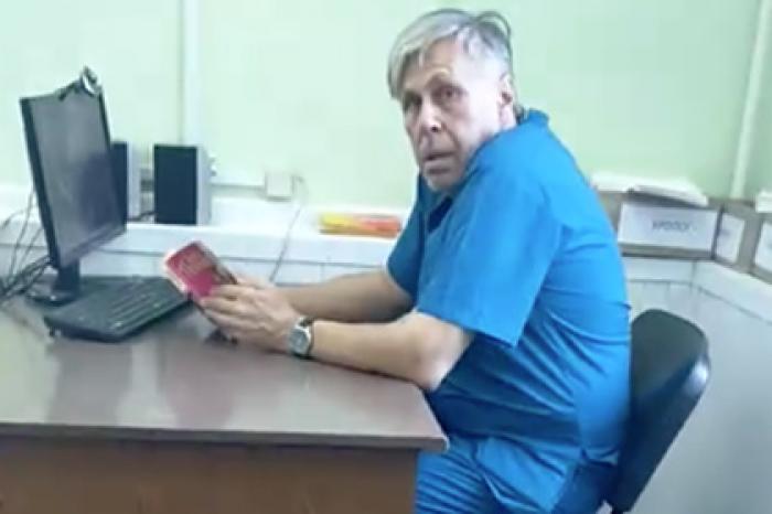 Российский врач решил почитать книгу и отказал пациенту в помощи