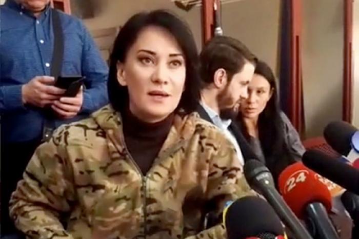 Угрожавшая Зеленскому националистка в суде пообещала выесть президенту мозг