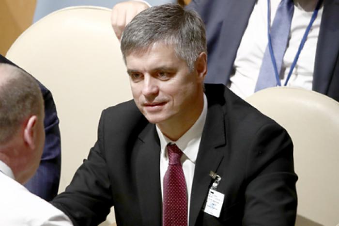 Украина потребовала от России «убраться» из Крыма