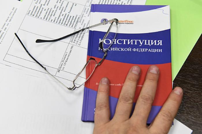 В Конституцию захотели добавить пункт о лишении неприкосновенности президента